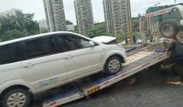 通江交通事故最新爆料,多车连环相撞，现场情况紧急！